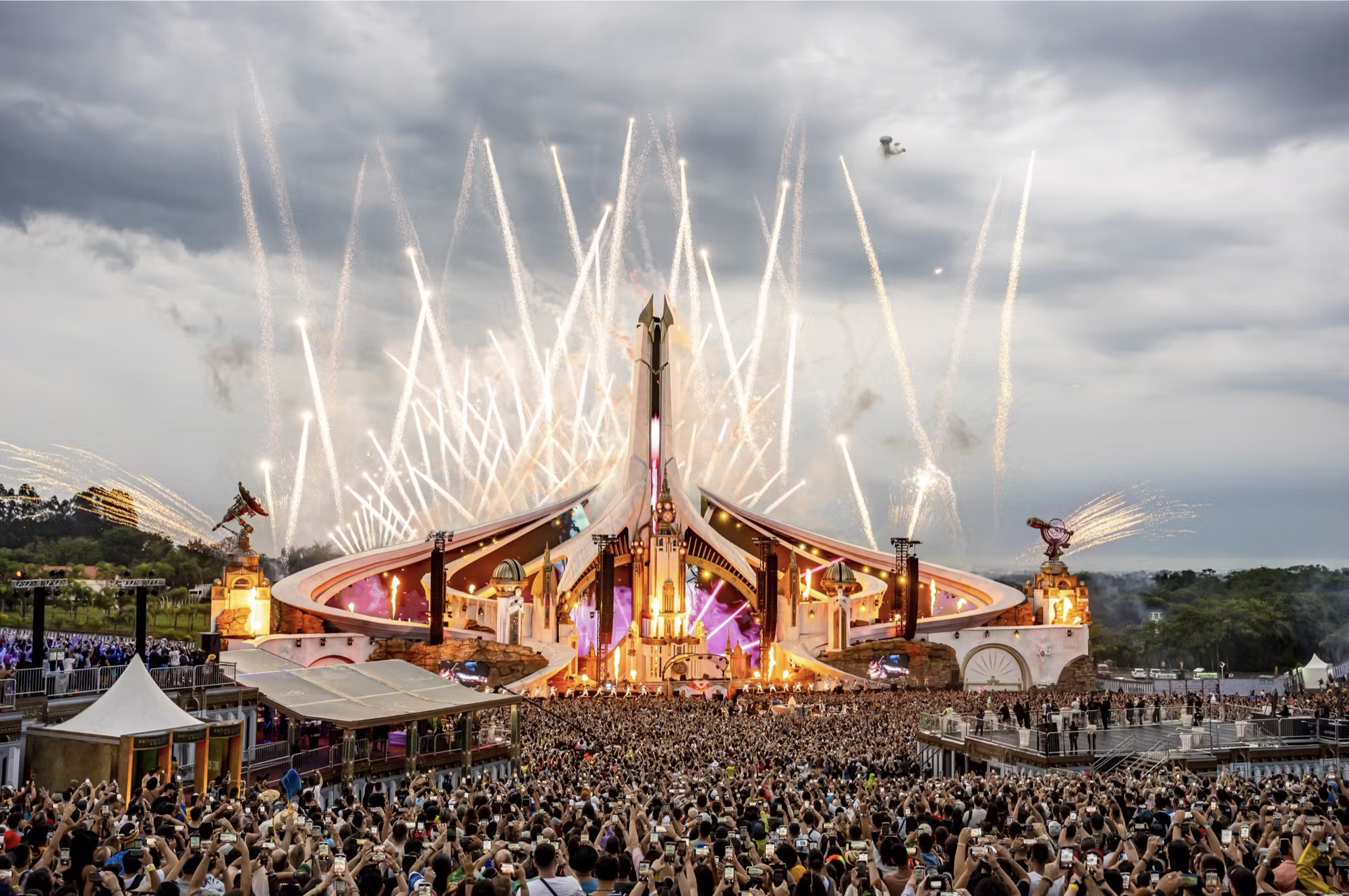  FIG. 1 - Tomorrowland Festival